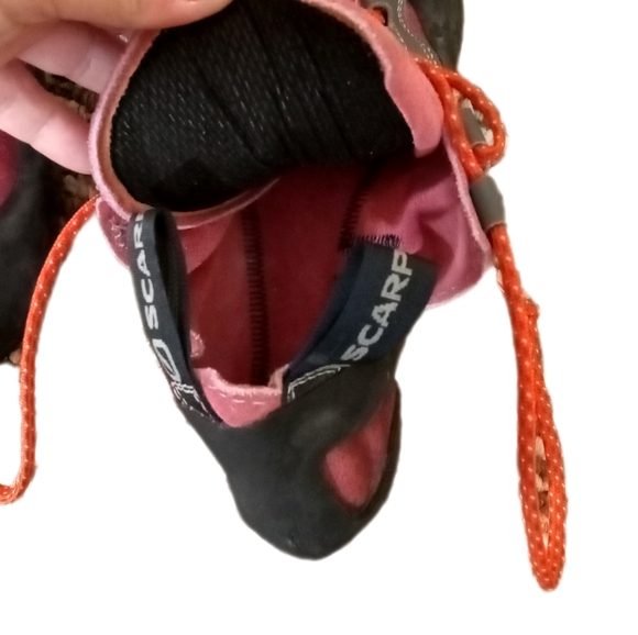 Scarpa lace up climbing shoes - Picture 7 of 8
